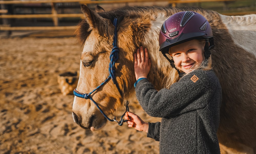 Diana-Macht-Herde-mit-Herz-lernen-am-Pferd-Psychomotorik-Ponyreiten-ponyhof-Reiten-Kind-Bayern-Cham-Oberpfalz-Reiterferien-min